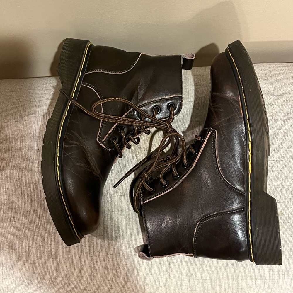 “The Original” Brown Leather, Yellow stitching, 6-eyelet Lace-up Boots, size 38